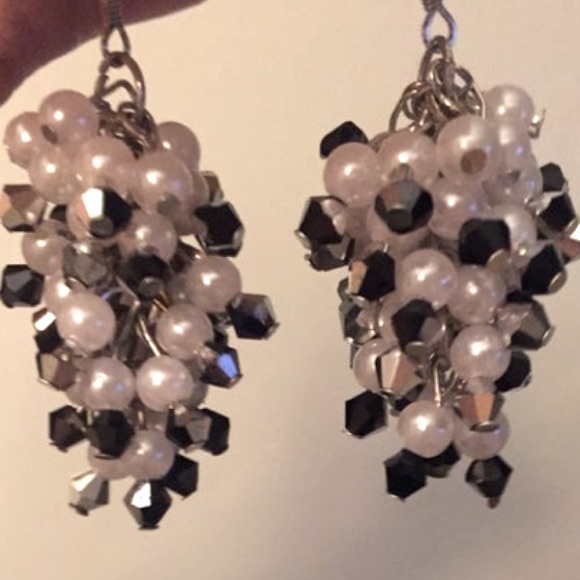 Pearl Drop Earrings with onyx & silver bicones - Picture 1 of 2